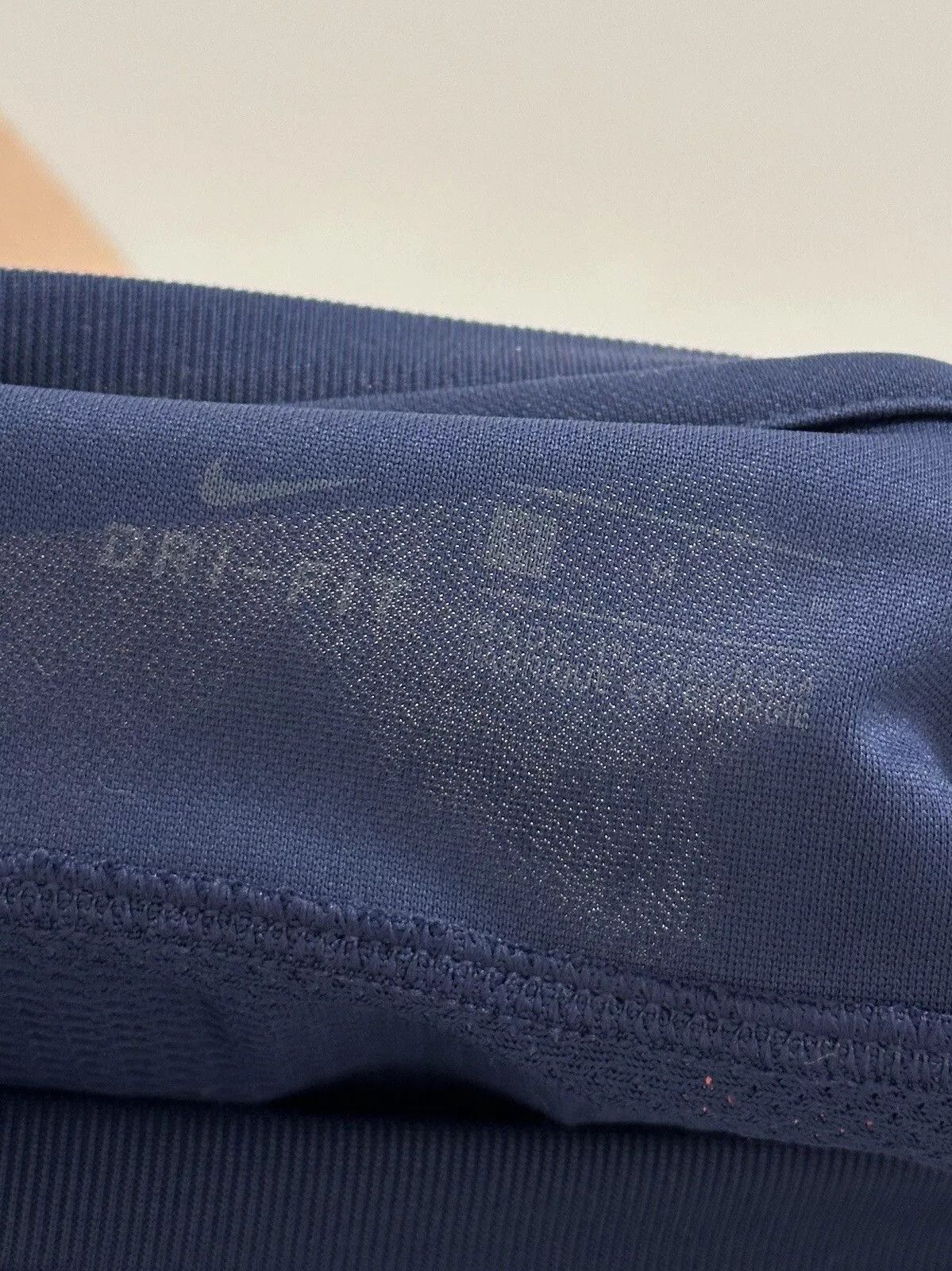 Nike HACKNEY LACES WOMENS SOCCER LONDON NIKE SHIRT FOOTBALL KIRBY Size US M / EU 48-50 / 2 - 7 Thumbnail