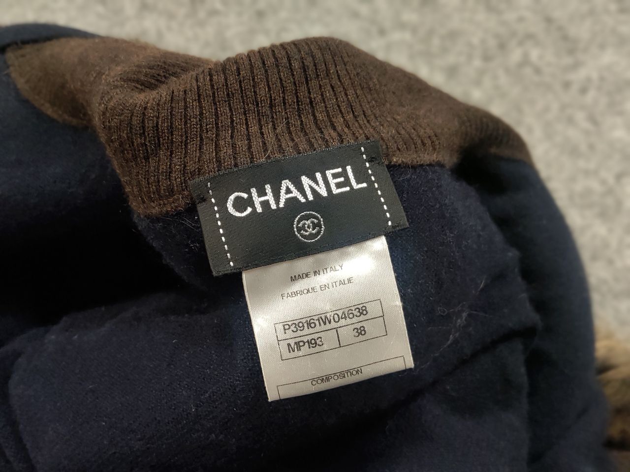 Chanel Chanel La petite veste noire Cachemire Faux Fur Jacket Size XS / US 0-2 / IT 36-38 - 22 Thumbnail