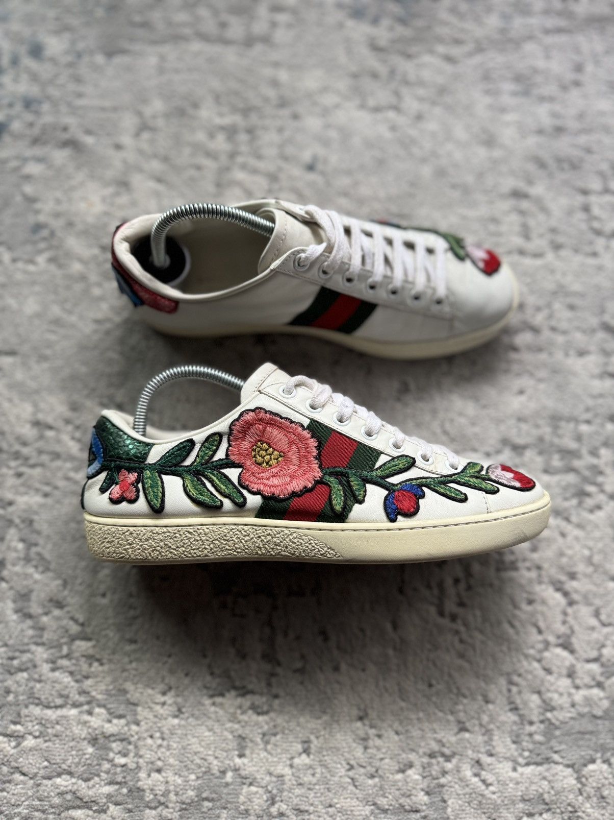 Gucci Gucci Authentic White Floral sneakers Size 36 Size US 6 / IT 36 - 1 Thumbnail