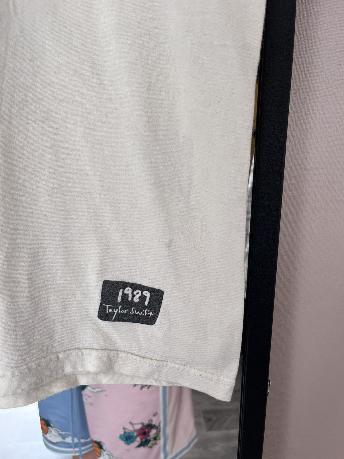Band Tees Vintage 1989 Taylor Swift world Tour Tee Size US S / EU 44-46 / 1 - 6 Thumbnail