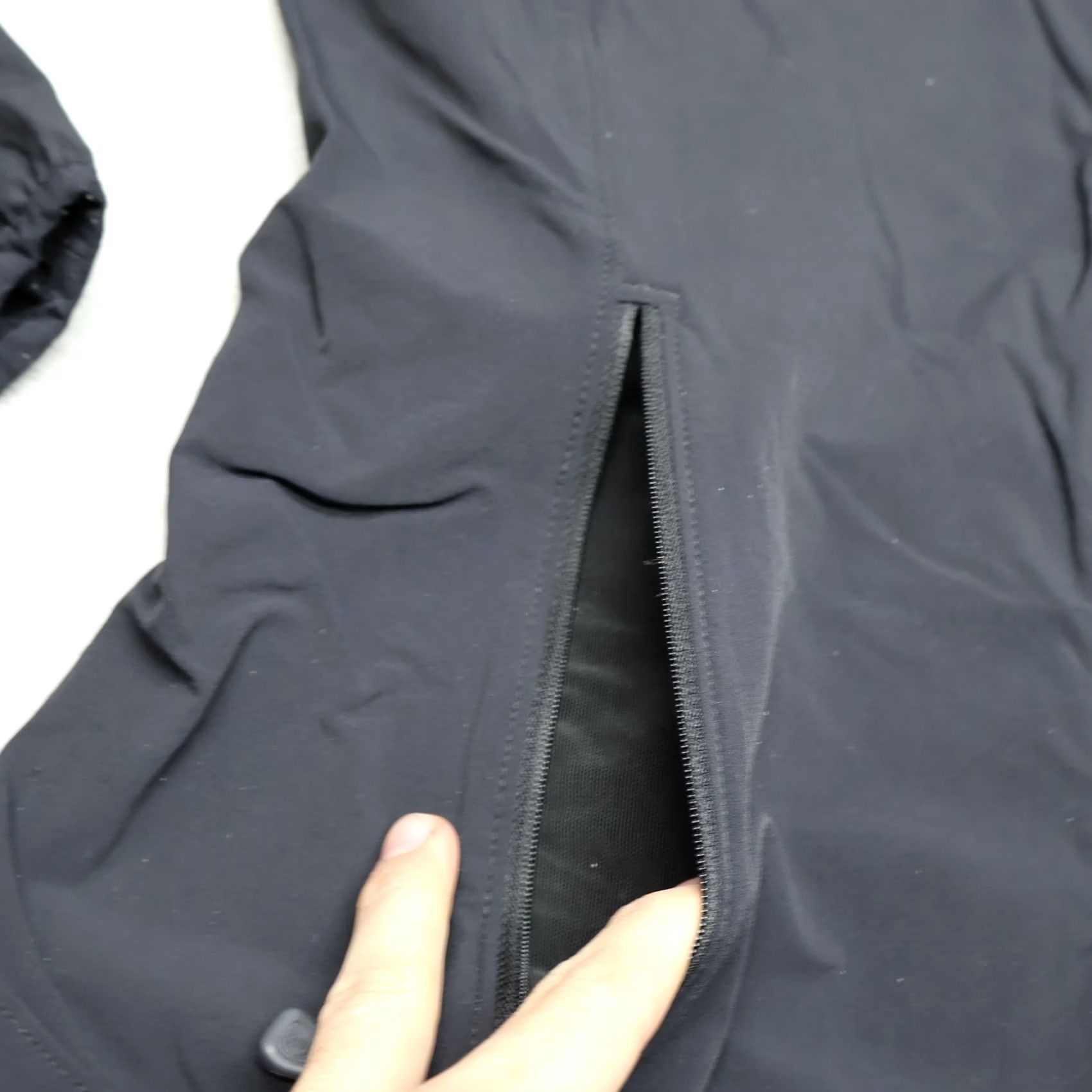 Mountain Hardwear Mountain Hardwear Jacket Womens Medium Black Softshell Wind Rain Full Zip Hiking Size M / US 6-8 / IT 42-44 - 4 Thumbnail