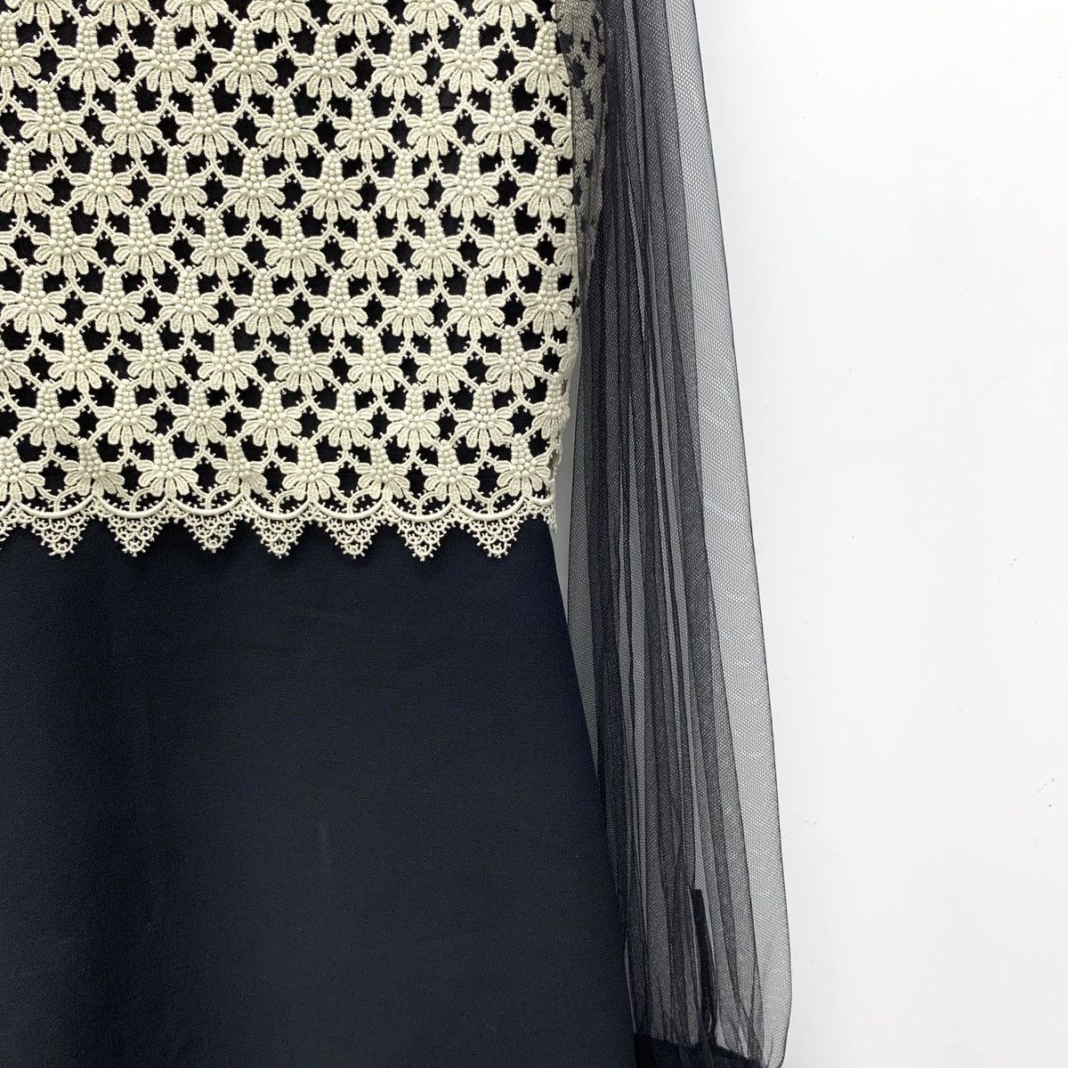 Gucci Gucci Black Hollow Floral Spliced Lace Wool Dress K26WX Size M / US 6-8 / IT 42-44 - 4 Thumbnail