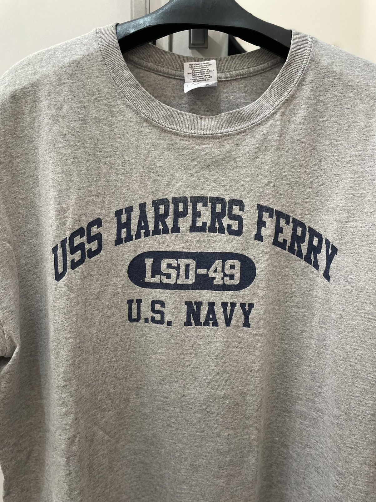 Gildan Vintage USS Harpers Ferry LSD-49 U.S. Navy Tee Size US L / EU 52-54 / 3 - 5 Thumbnail