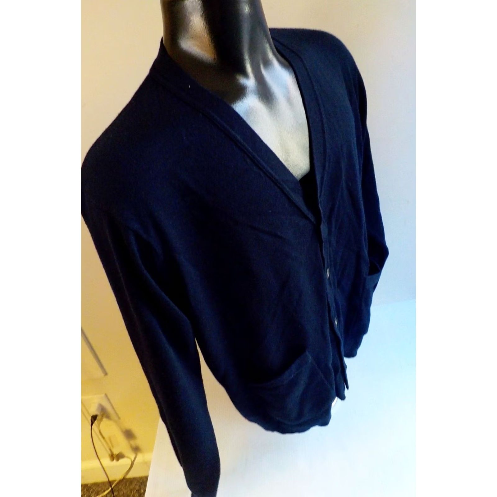 Jos. A. Bank JOS. A. BANK Button Front LS Cardigan Sweater Navy Blue Merino Wool SZ SMALL Mens Cardigan Size US S / EU 44-46 / 1 - 3 Thumbnail