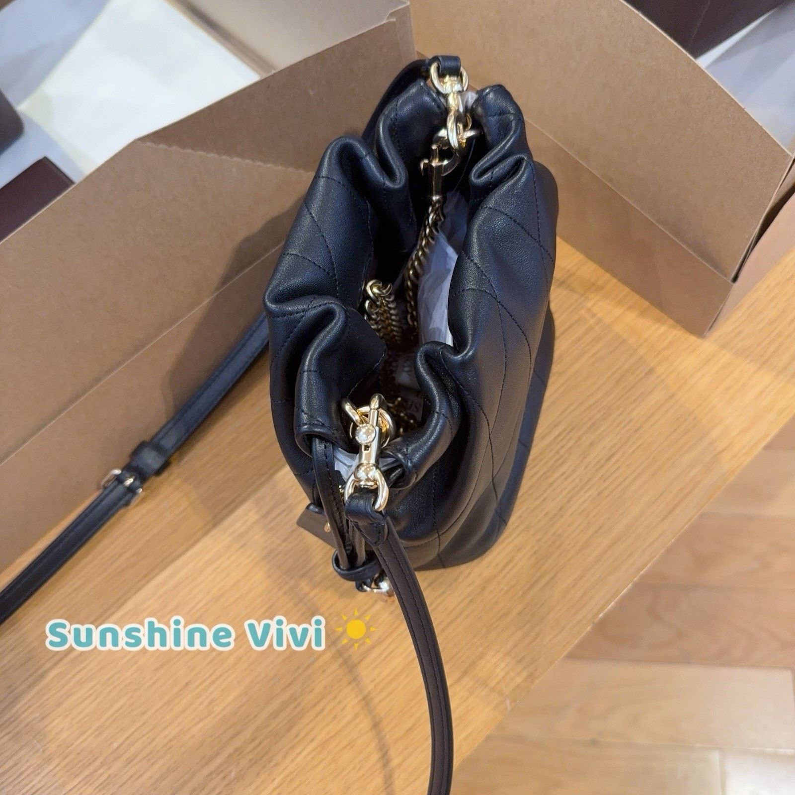 Coach NWT Coach Faye Mini Drawstring Bag CDB69 Gold /Black leather Size ONE SIZE - 6 Thumbnail