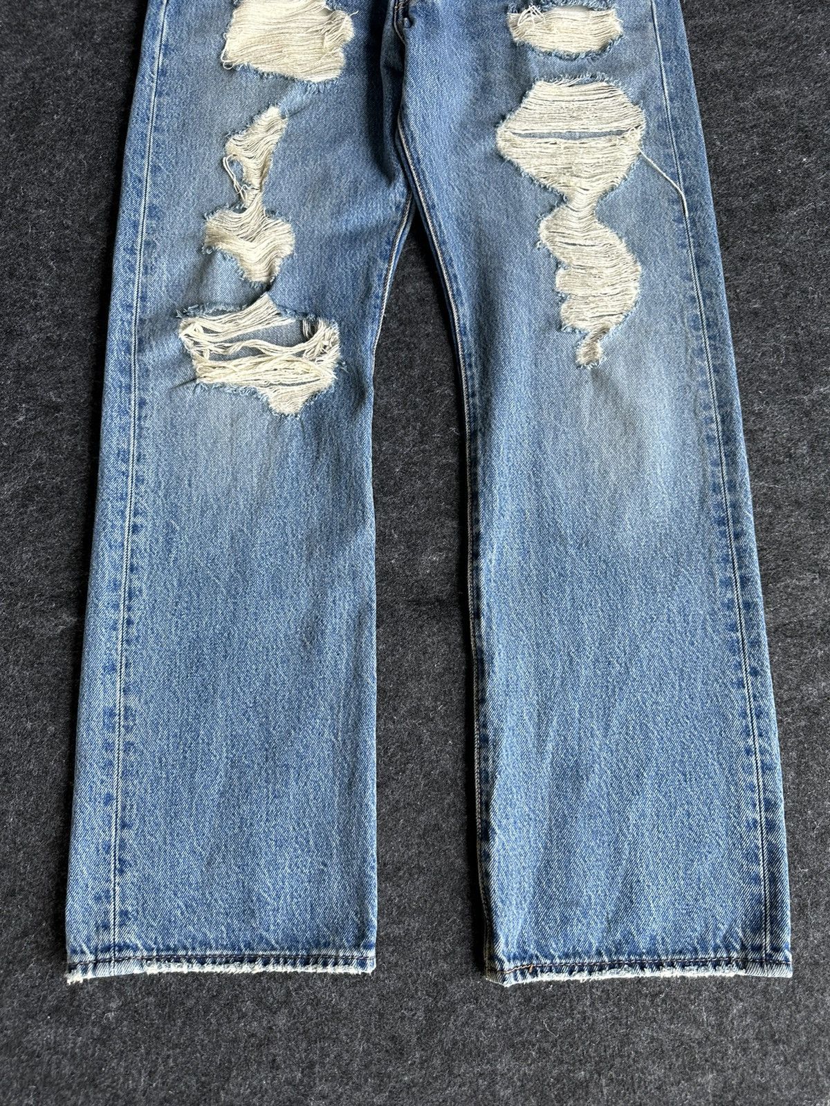 Levi's Distressed Levis 501 Light Blue Denim 33x30 D436 Size US 33 - 2 Thumbnail