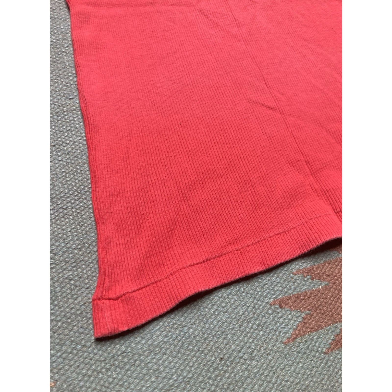 Vintage VINTAGE ribbed tank top beater shirt red soft cotton beach Women’s large Tank Women L Red Beach Cotton Vintage Ribbed Tank Top Beater Shirt Size L / US 10 / IT 46 - 2 Thumbnail