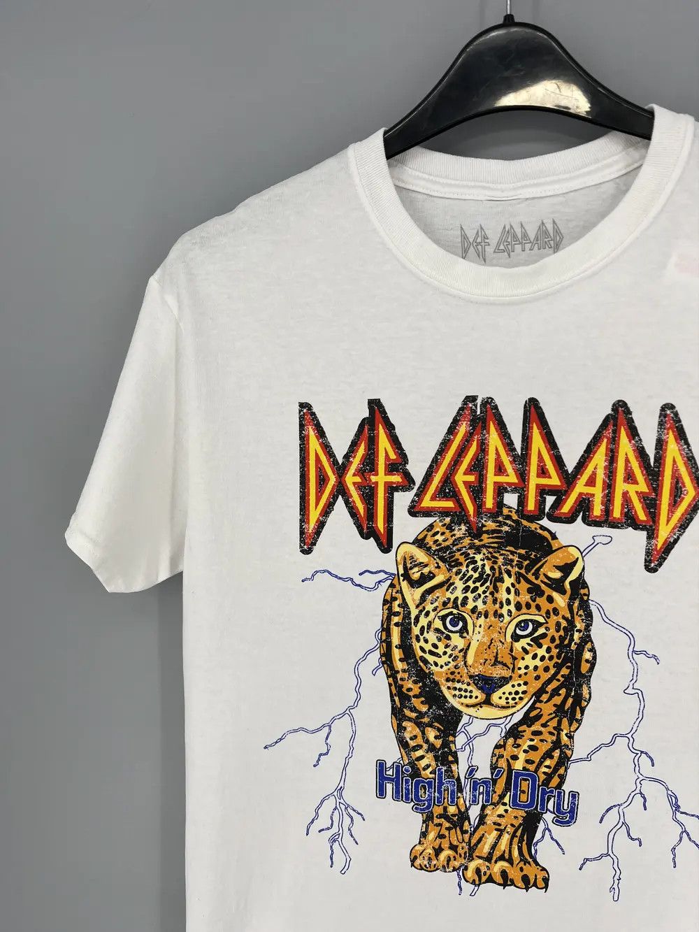 Band Tees VINTAGE Y2K DEF LEPPARD BAND TEE SIZE S Size US S / EU 44-46 / 1 - 6 Thumbnail