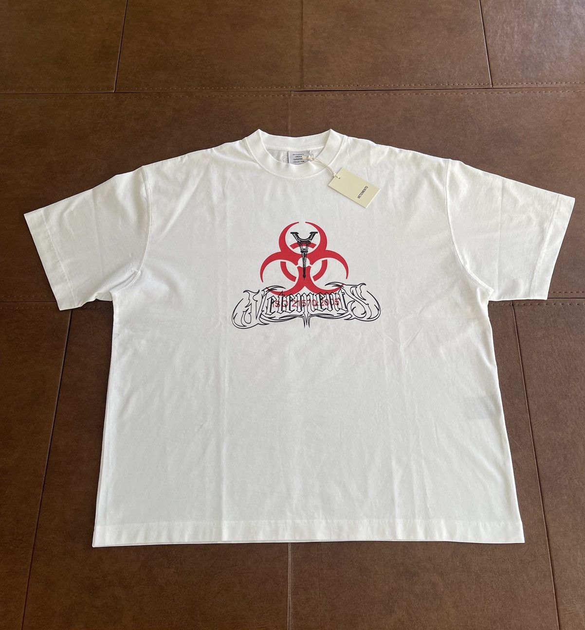 Vetements Las Vegas Edition 1 of 1 Custom ComplexCon Exclusive T-Shirt Size US L / EU 52-54 / 3 - 2 Thumbnail