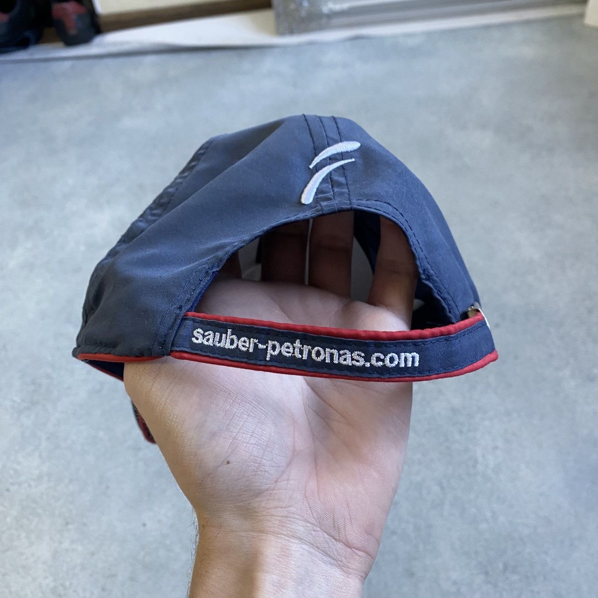 Formula 1 Vintage Red Bull Sauber Petronas Cap Size ONE SIZE - 5 Thumbnail