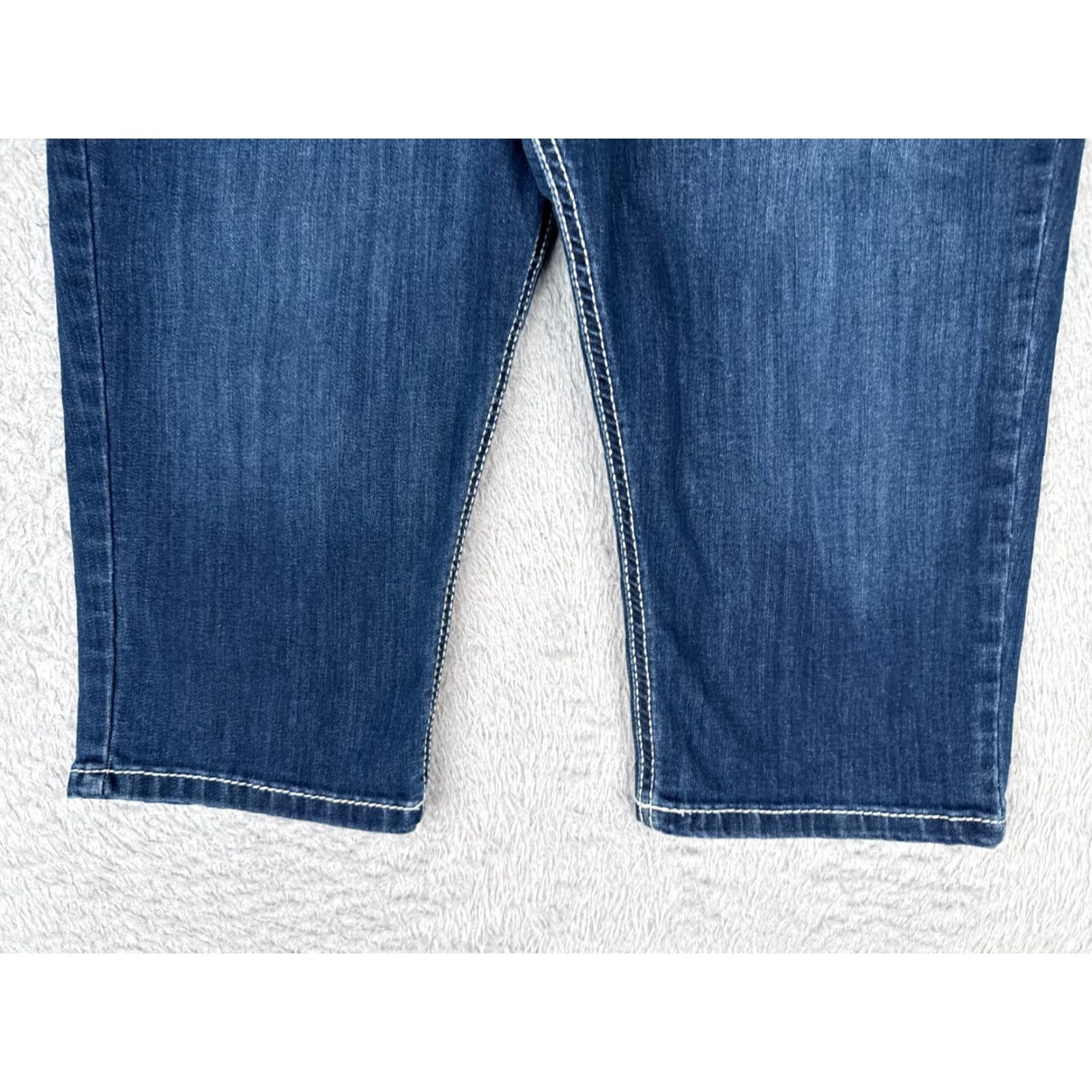 Lee Lee Jeans Womens Capri 30x16 Denim Blue 12P Petite Regular Slender Secret 5-Pocket Mid Rise Size 34" / US 12 / IT 48 - 2 Thumbnail