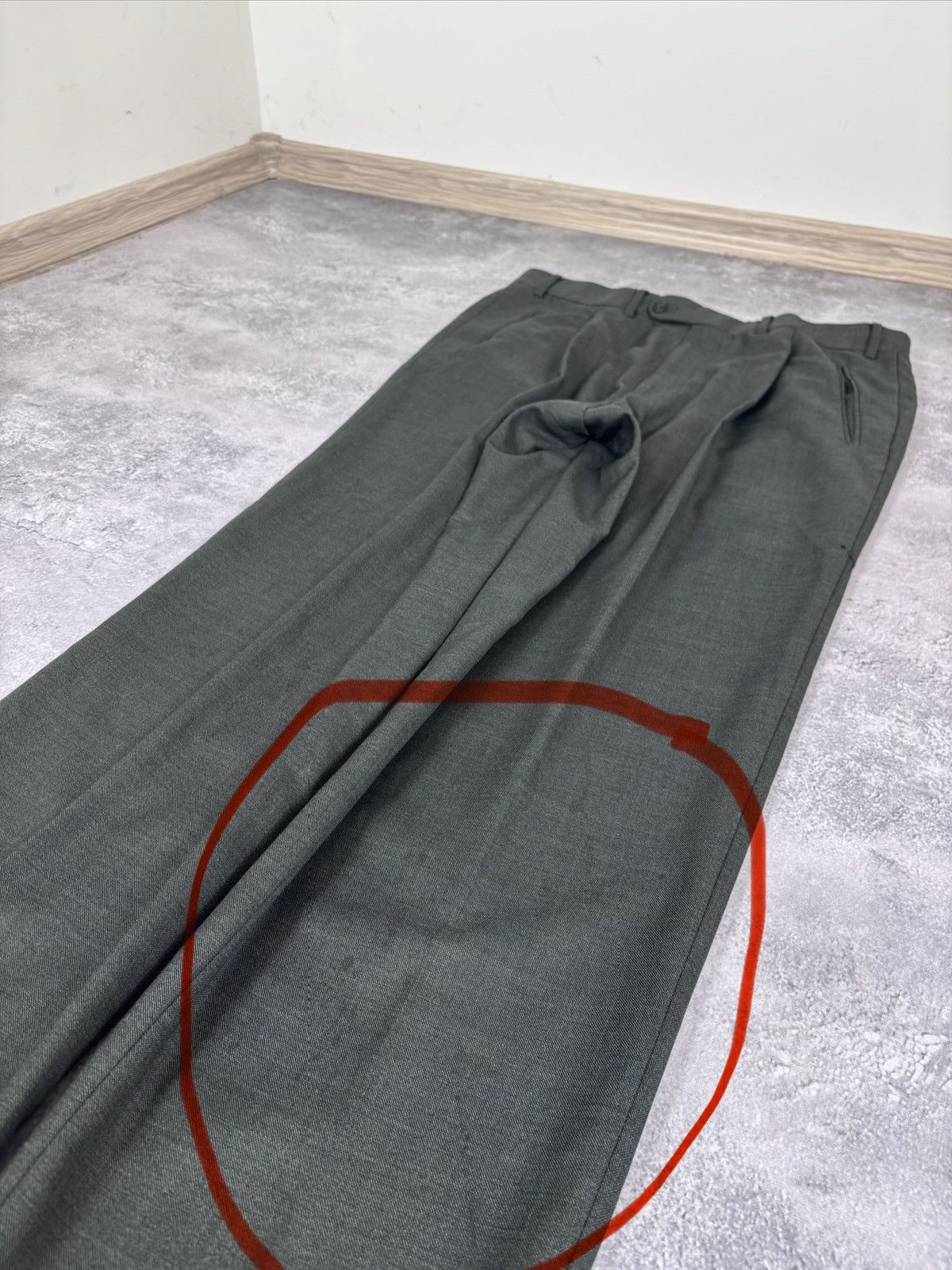 Corneliani Corneliani Men’s 2-Piece Grey Super 120s Wool Suit Size 42R - 17 Thumbnail