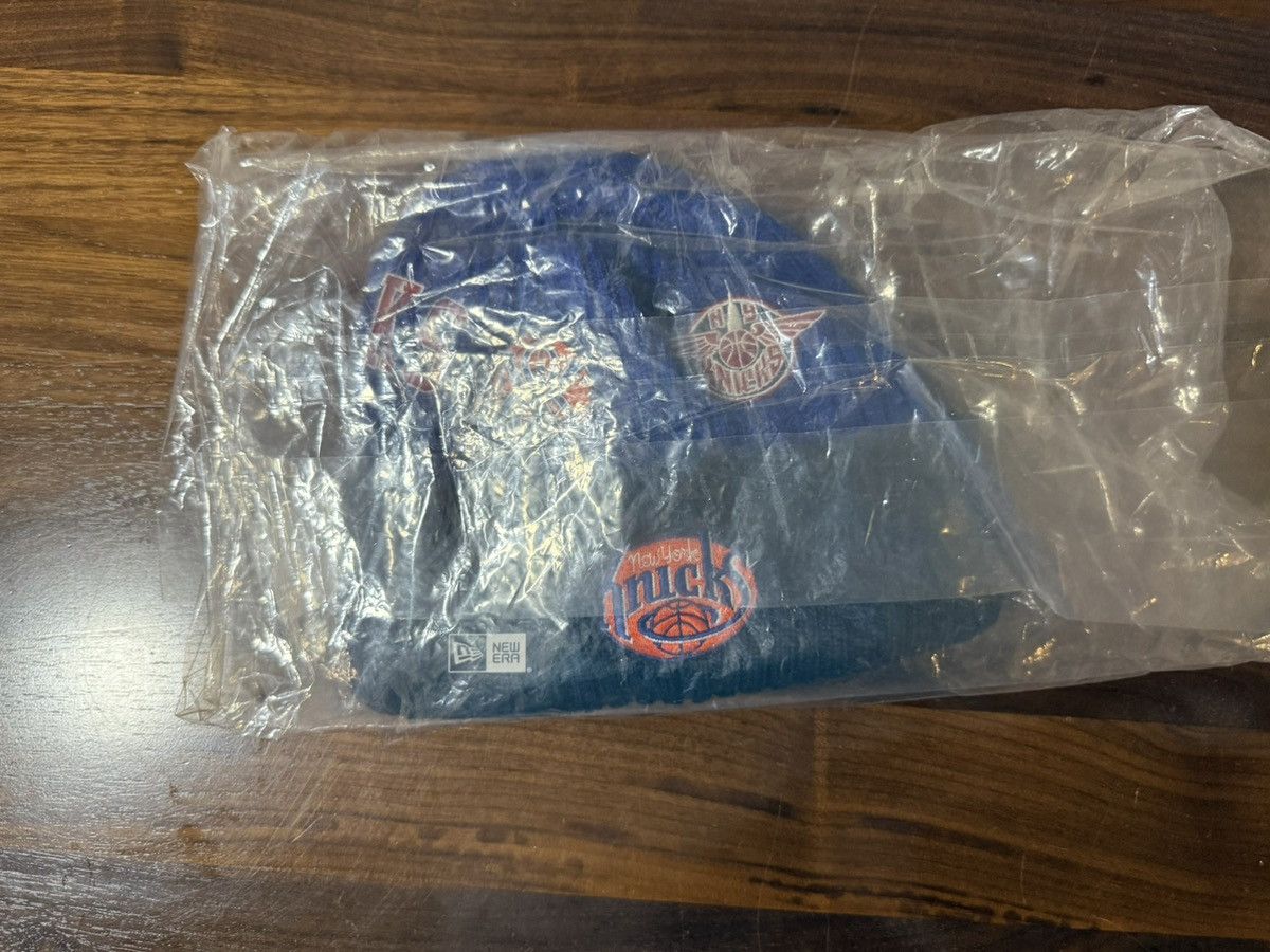 Kith × New Era Kith & New Era New York Knicks All Over Patches Knit Beanie Size ONE SIZE - 9 Thumbnail