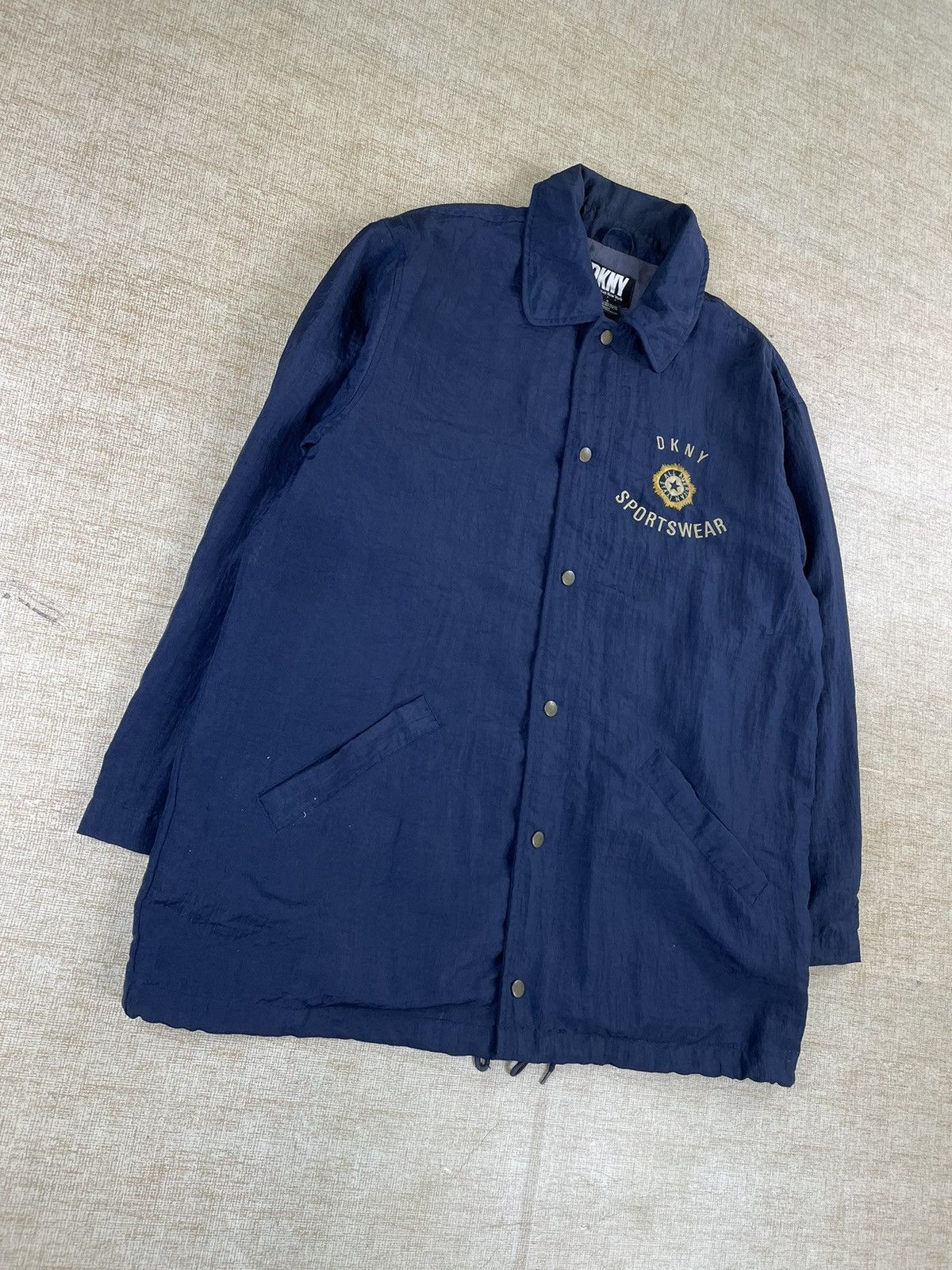 DKNY × Vintage VINTAGE DKNY SPORTSWEAR 90s Embroidery Coach Jacket Size US L / EU 52-54 / 3 - 2 Thumbnail