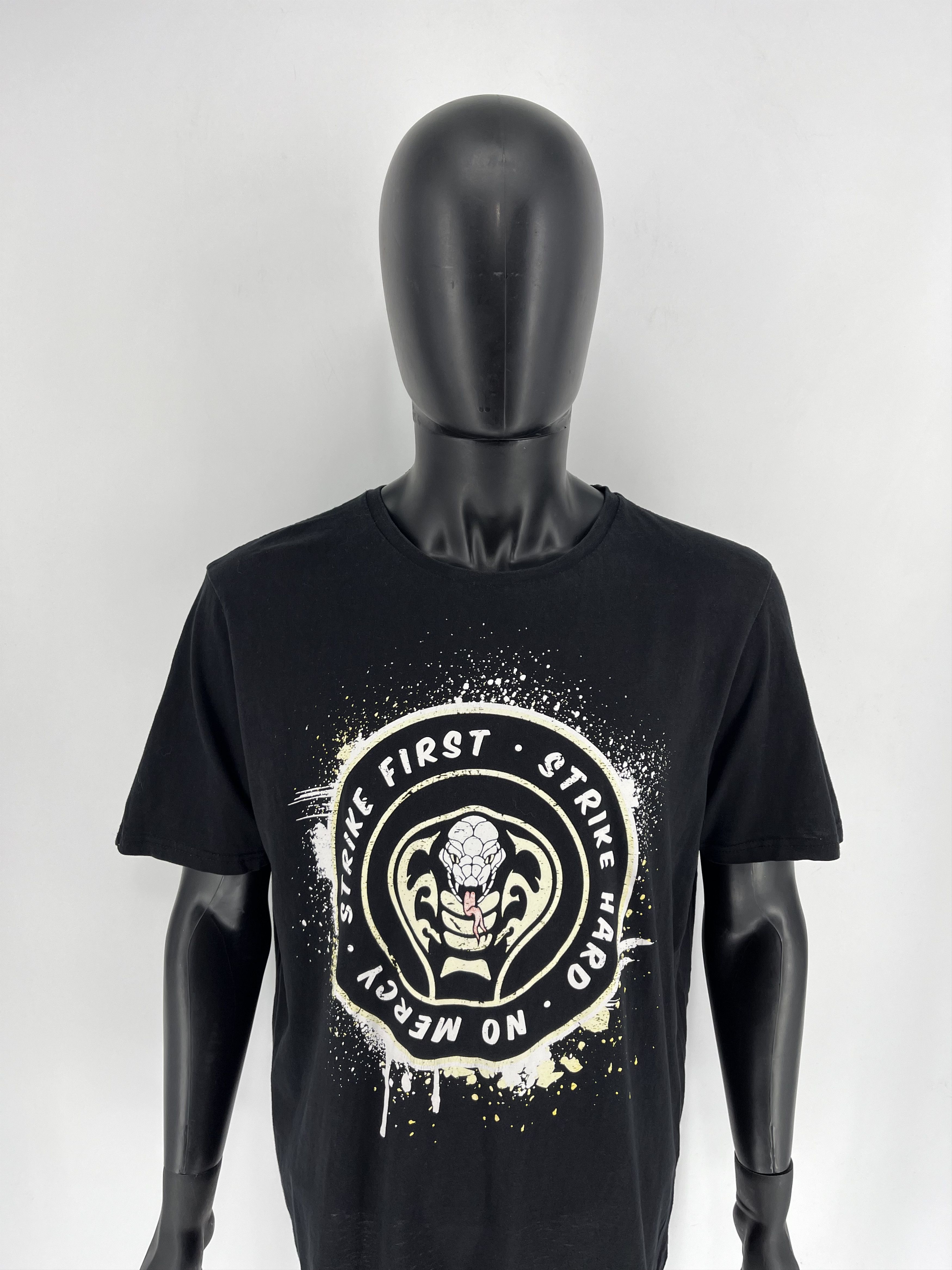 Universal Studios Vintage Cobra Kai The Karate Kids Movie Tv Series Tee Size US XL / EU 56 / 4 - 5 Thumbnail