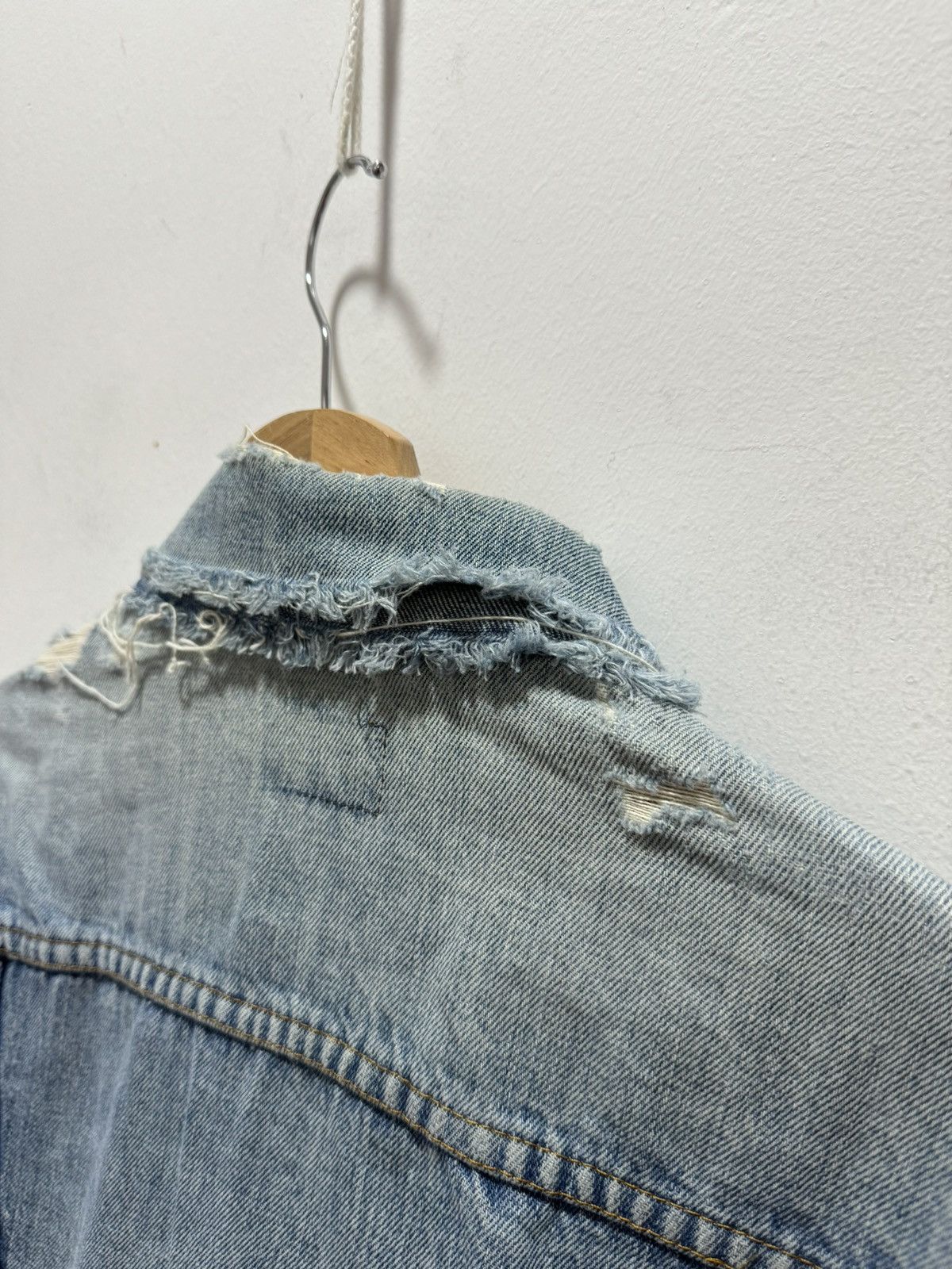 Levi's × Levi's Vintage Clothing × Vintage VINTAGE LEVIS THRASHED TRUCKER DENIM JACKET Size US XS / EU 42 / 0 - 15 Thumbnail