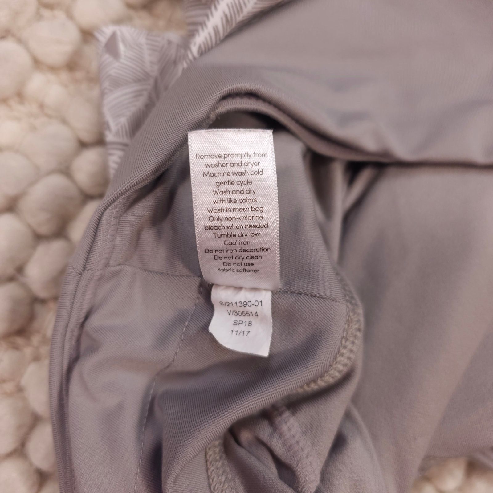 Athleta Athleta Print Laser Run Shorts Taupe Leaf Print Sz Medium Size 30" / US 8 / IT 44 - 7 Thumbnail