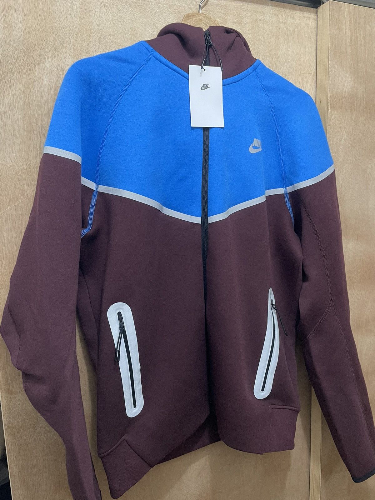 Nike NWT Nike Men M Tech Fleece Windrunner Burgundy Crush Blue Size US M / EU 48-50 / 2 - 1 Thumbnail
