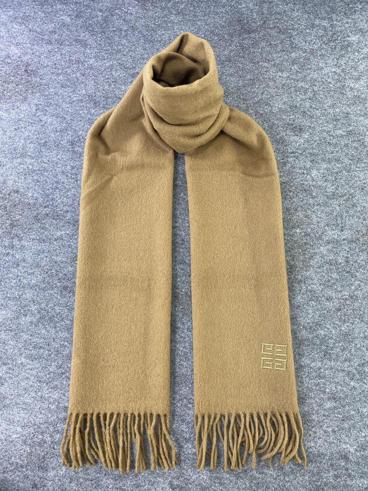 Givenchy Givenchy Scarf / Muffler / Neckwear -T647 Size ONE SIZE - 1 Thumbnail