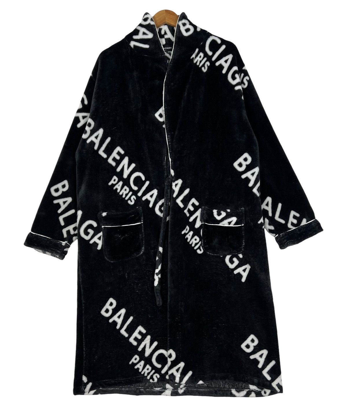 Balenciaga Balenciaga Oversized Logo Faux Fur Sherpa Coat Size US L / EU 52-54 / 3 - 1 Thumbnail