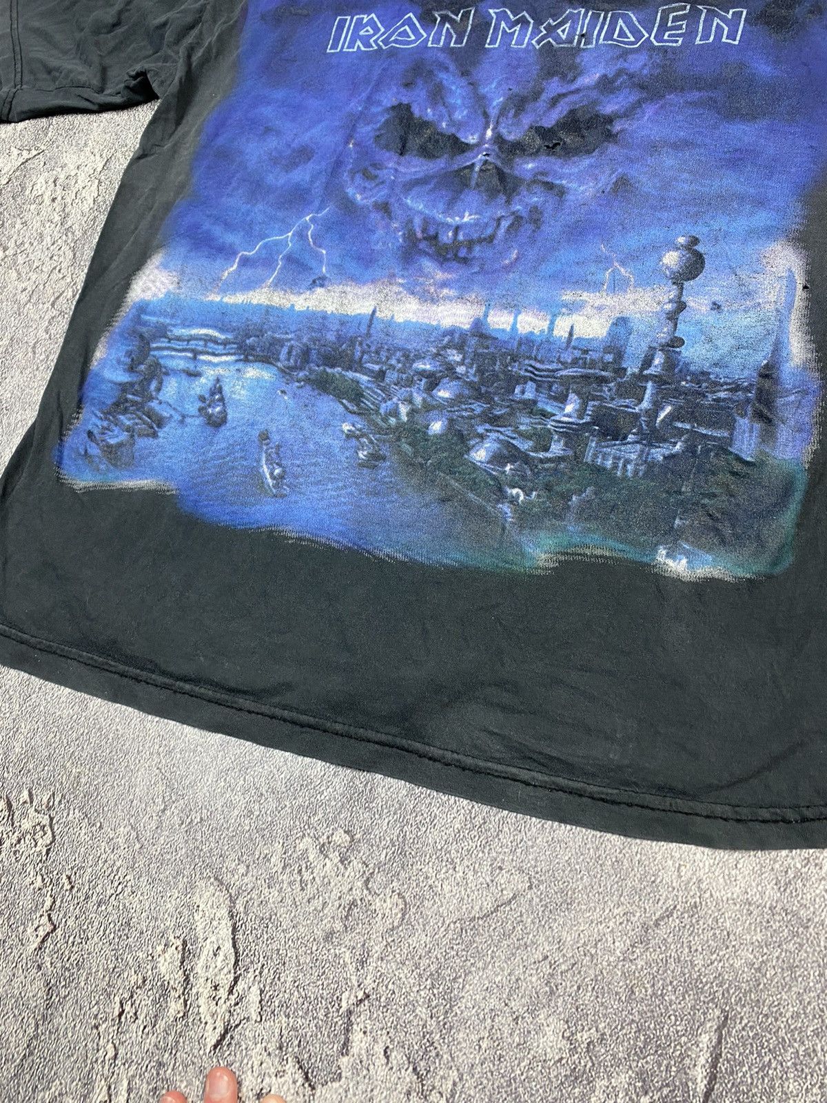 Band Tees Vintage Iron Maiden Brave New World Distressed Band Tee Y2K Size US L / EU 52-54 / 3 - 6 Thumbnail