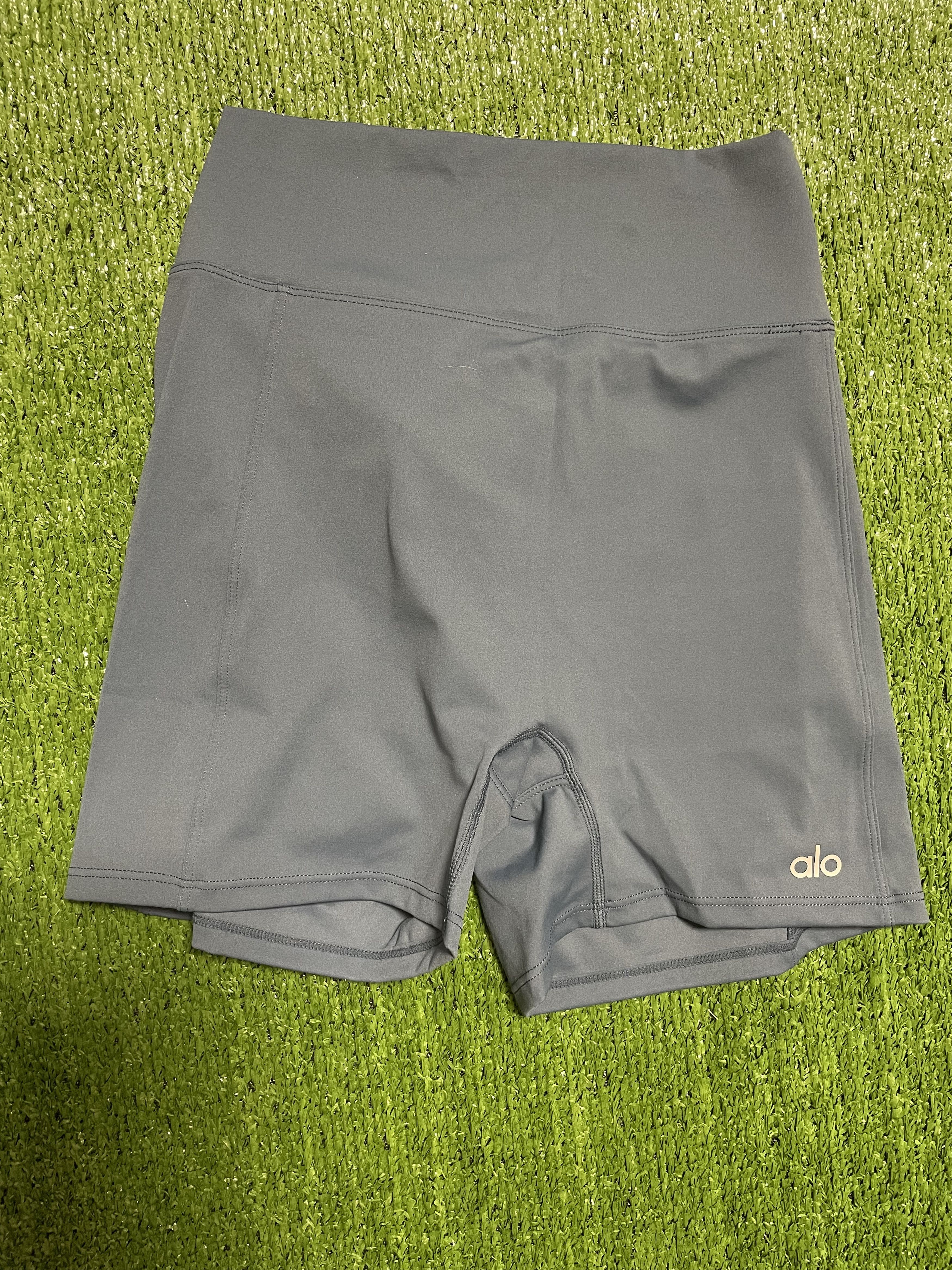 Alo Yoga NWT Alo Yoga Blue Sports Bra & Scrunch Butt Shorts Workout Size M / US 6-8 / IT 42-44 - 12 Thumbnail