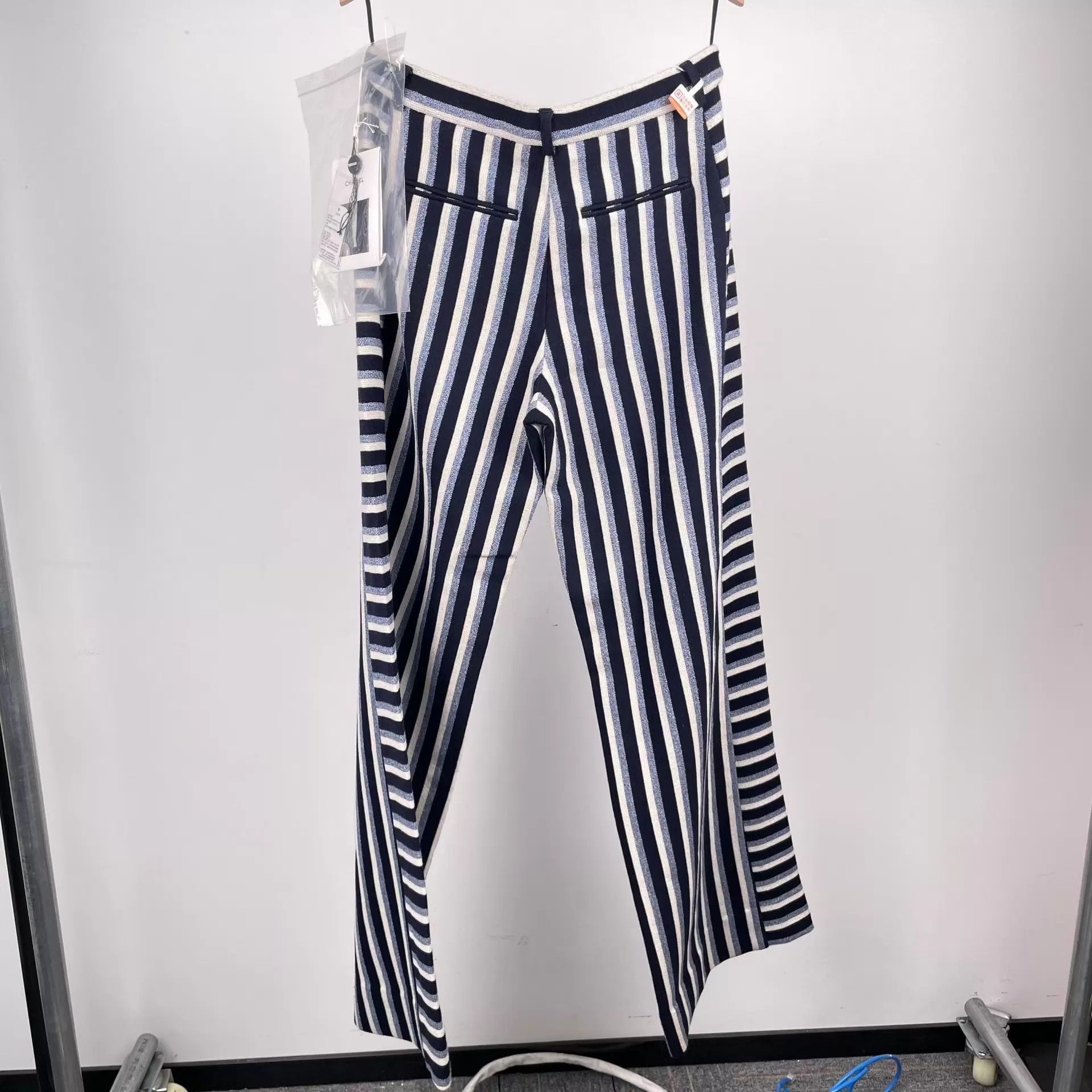 Chanel CHANEL Wool Canvas Color Block Blue White Pants Size 40 Size 28" / US 6 / IT 42 - 2 Thumbnail