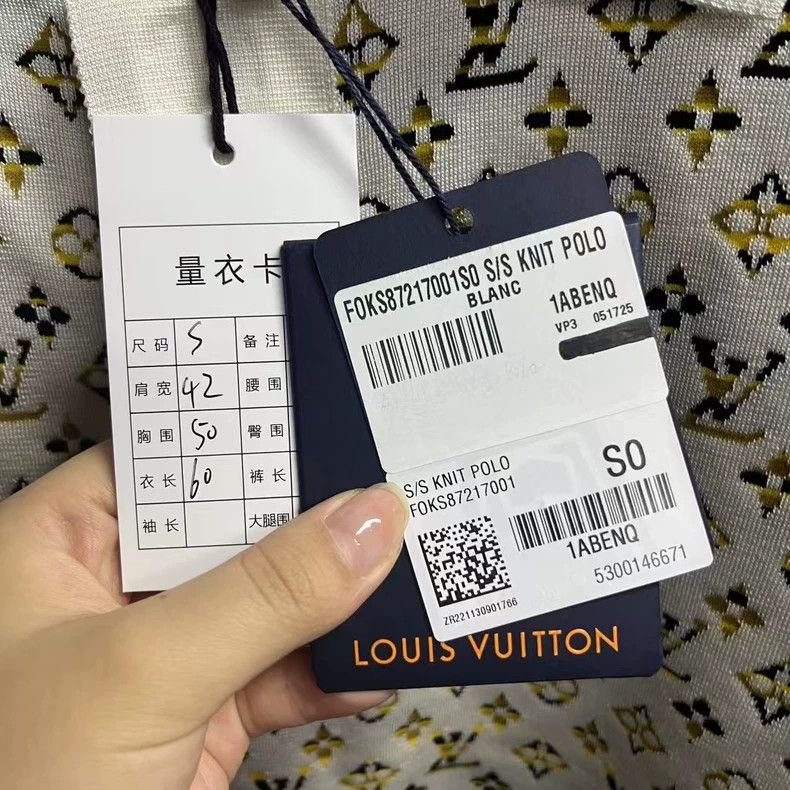 Louis Vuitton Louis Vuitton White Logo Jacquard Polo Straight Short Slee Size US S / EU 44-46 / 1 - 4 Thumbnail