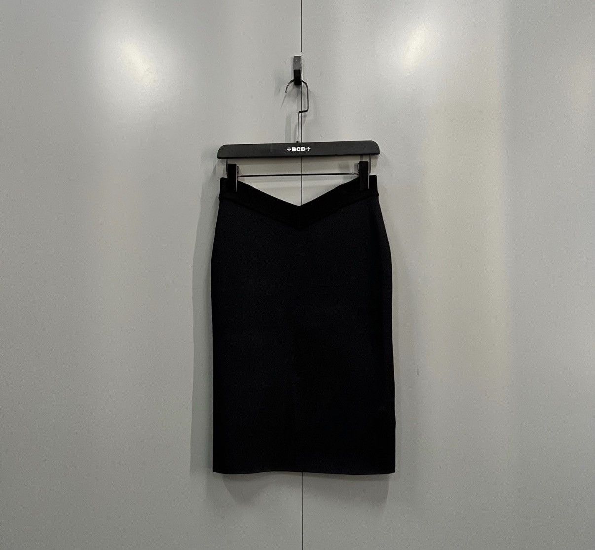 Burberry Burberry Black High-Waisted Pencil Skirt J41 Size 26" / US 2 / IT 38 - 1 Thumbnail