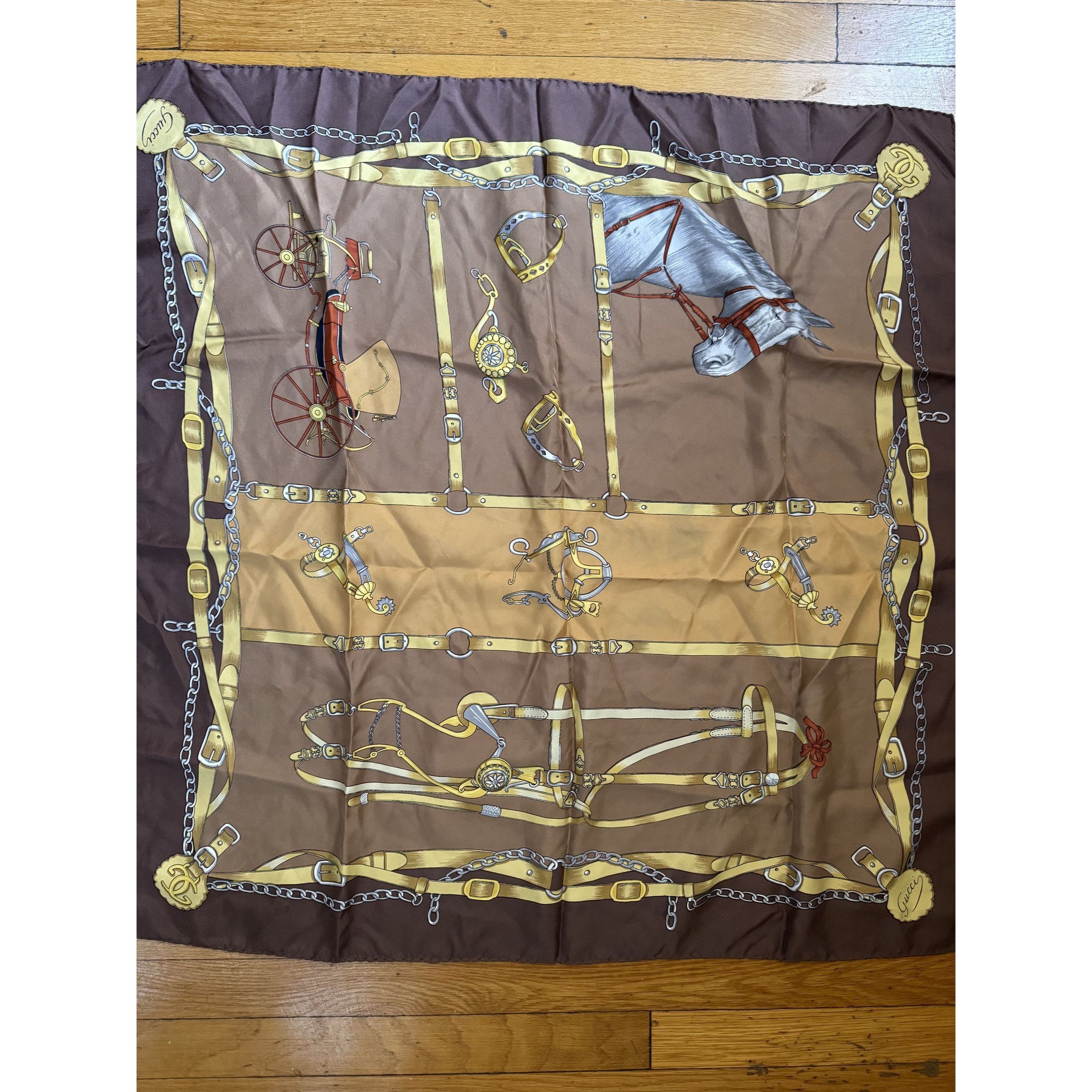 Gucci Italy Gucci Beautiful Authentic Scarf 33" x 33" Silk Size ONE SIZE - 2 Thumbnail