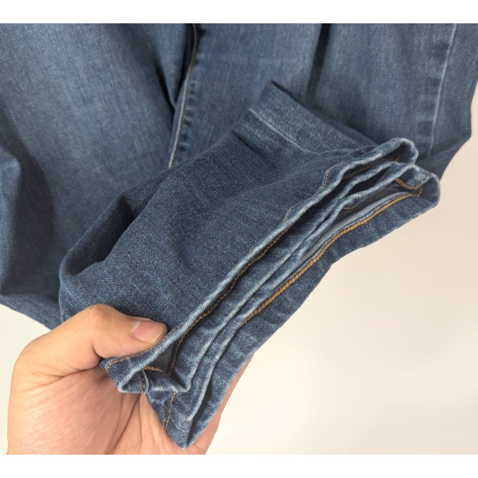 Vintage Lane Bryant Jeans Signature Fit Boyfriend Capris Women Plus Size 20 Blue Cotton Polyester Spandex Denim Mid Rise 8.5-10.5 Pockets Button Zipper Size ONE SIZE - 2 Thumbnail