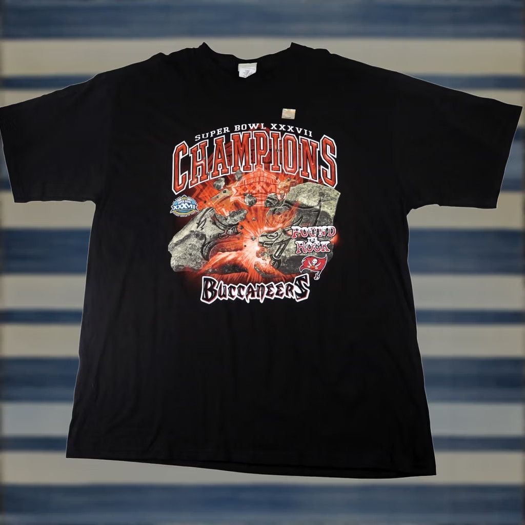 NFL VINTAGE NFL Buccaneers Super Bowl XXXVII Champions Graphic T Shirt Men 2XL Black Shirts Mens Size US XXL / EU 58 / 5 - 1 Thumbnail