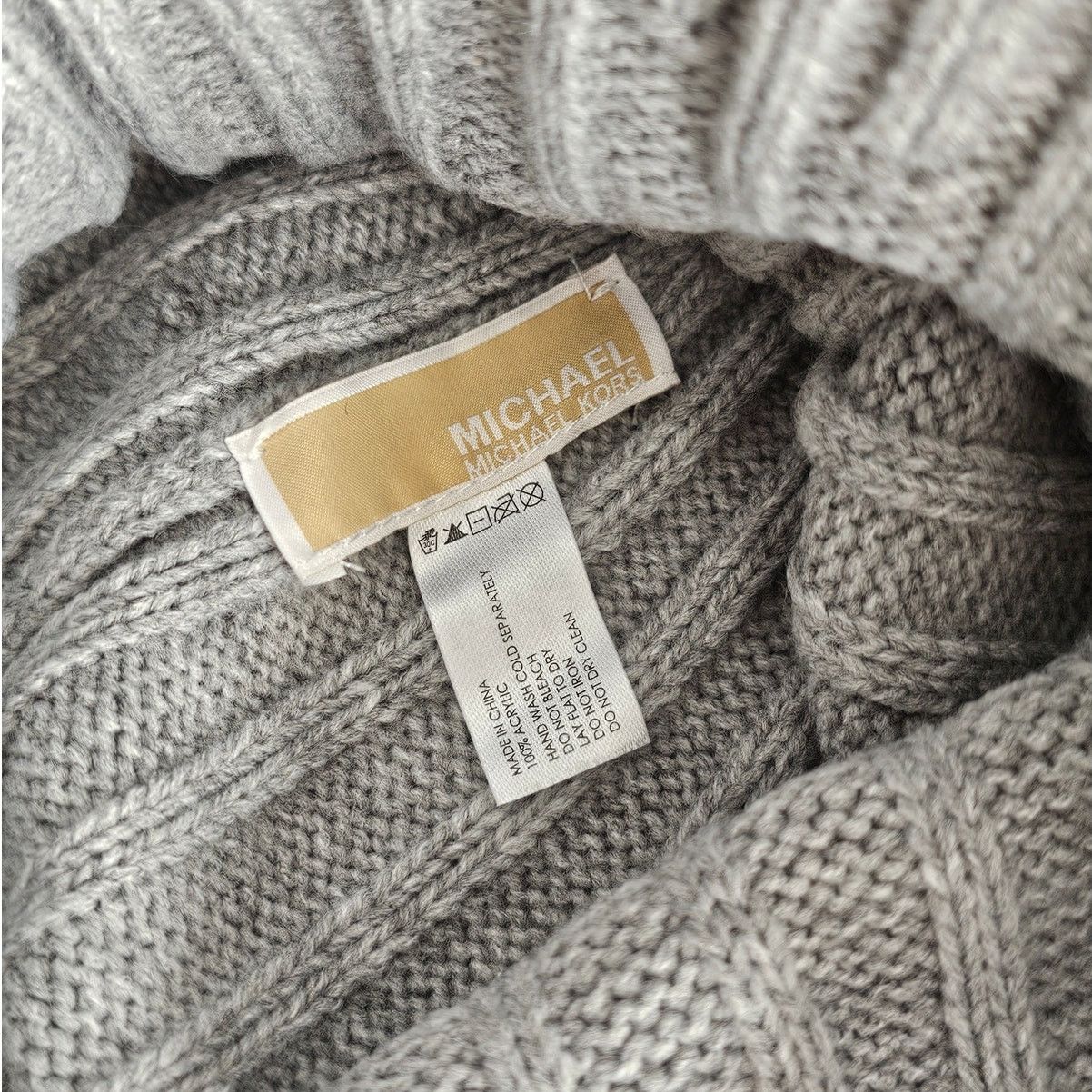Michael Kors NWT Michael Kors Gray Ribbed Knit Beanie with Pom Pom Hat Size ONE SIZE - 5 Thumbnail