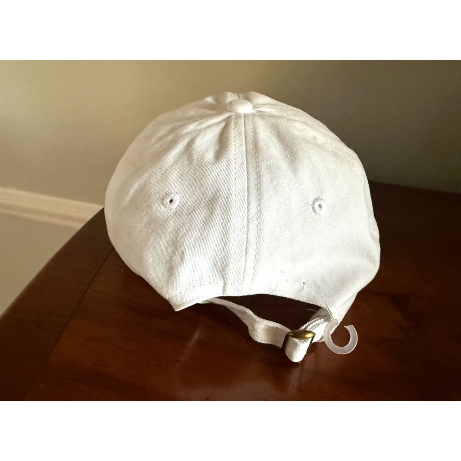 Vintage Quake city Sun Tracker Boat Tracker Fishing Outdoor Hat Cap White Embroidered Adjustable Baseball Cap Unisex Adults Mens Size ONE SIZE - 3 Thumbnail