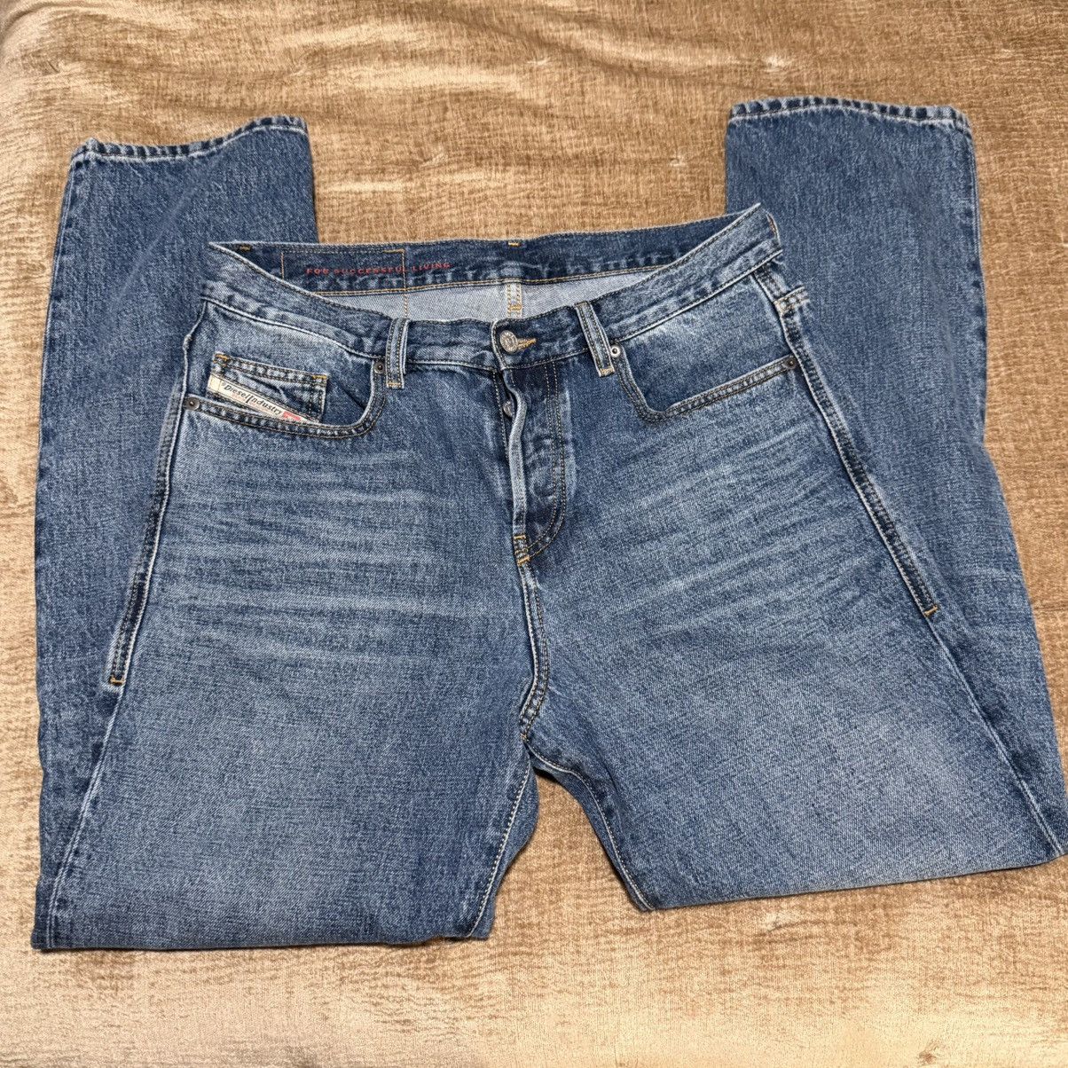 Diesel Diesel D-Viker Straight Denim – Medium Wash (W32-L32) Size US 32 / EU 48 - 3 Thumbnail