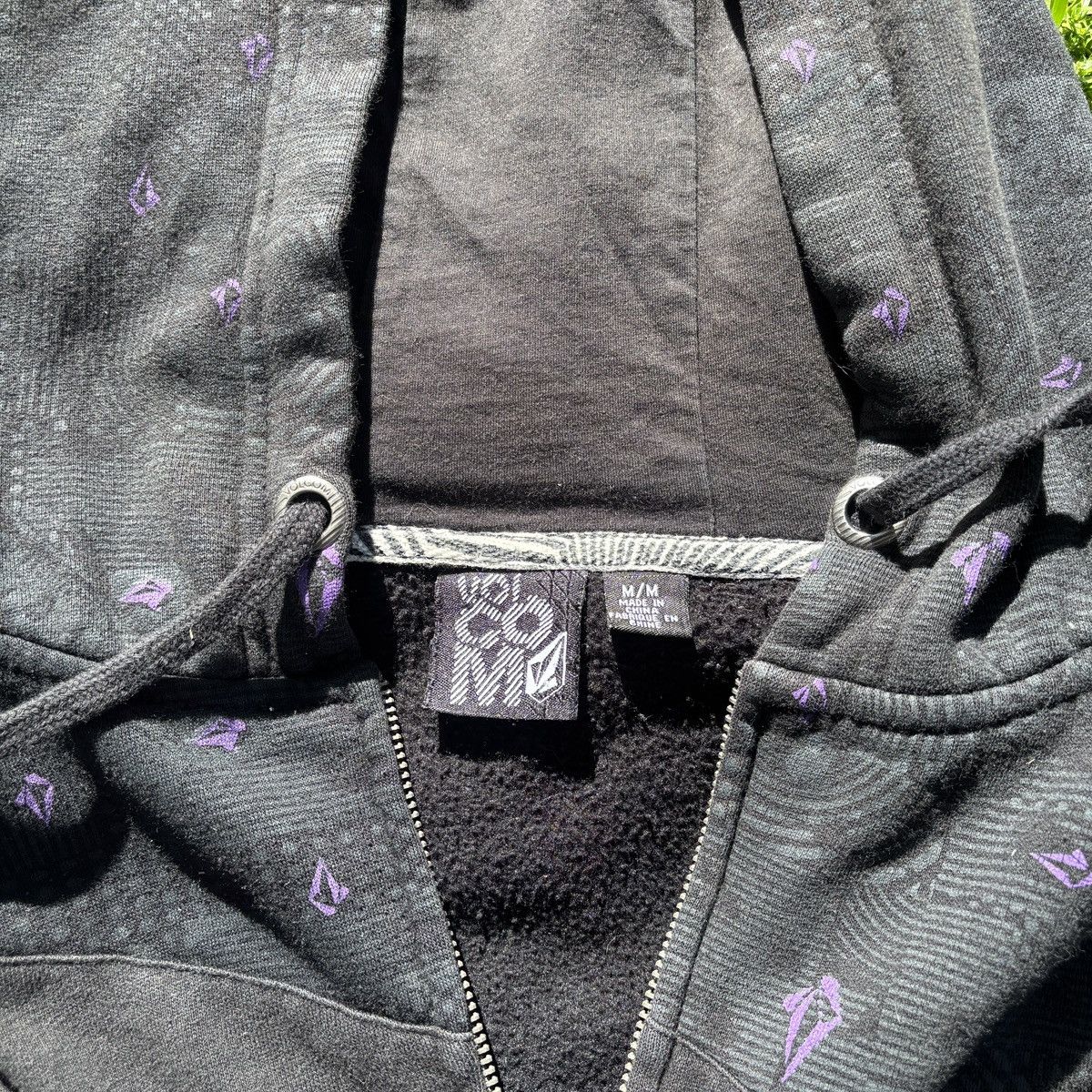 Volcom 2000s faded black Volcom zip up hoodie with purple accents Size US M / EU 48-50 / 2 - 6 Thumbnail
