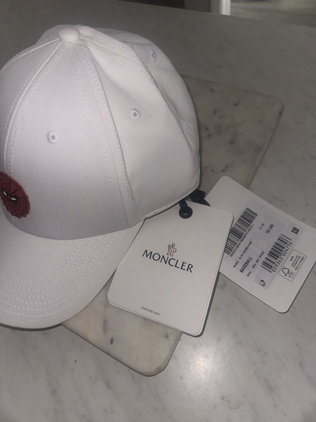 Moncler Moncler x Spiderman white hat Size ONE SIZE - 2 Thumbnail