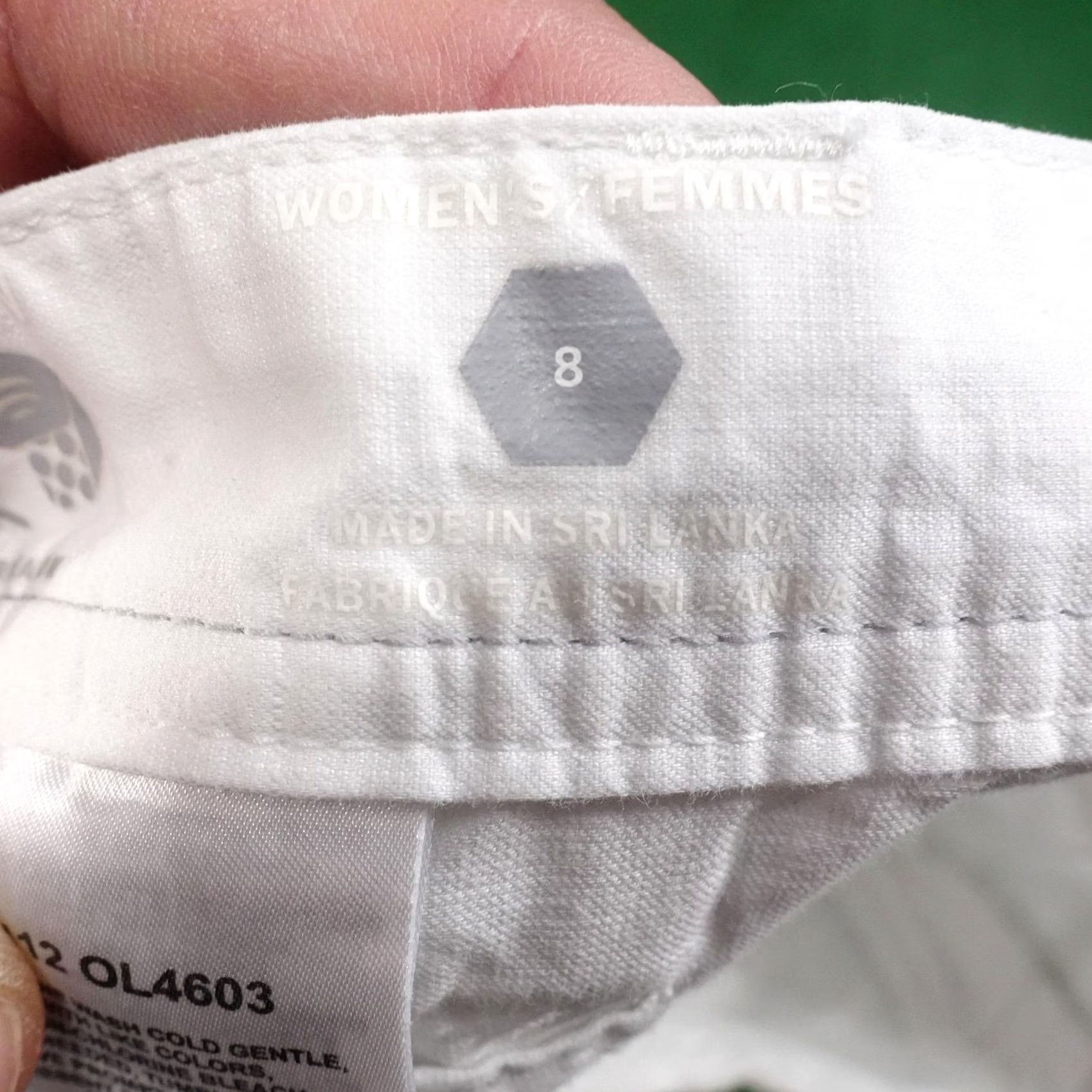 Mountain Hardwear Mountain Hardwear Chino Shorts Womens White 8 32 Waist 5 Inseam Pockets Size 30" / US 8 / IT 44 - 7 Thumbnail