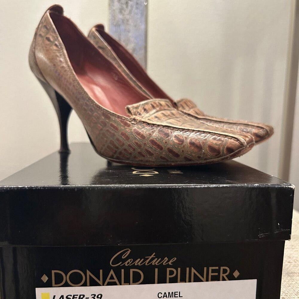Donald Pliner Donald J Pliner Couture Alligator embossed Leather Pump Size US 9 / IT 39 - 1 Thumbnail