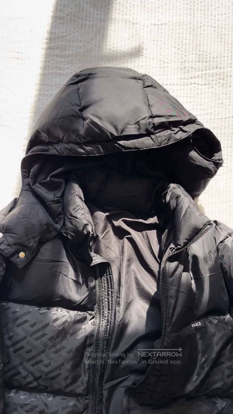Versace Versace Black hooded down jacket Size US M / EU 48-50 / 2 - 1 Thumbnail