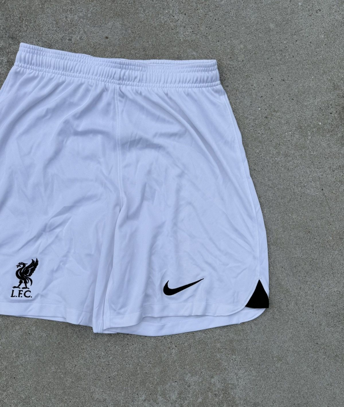 Nike Vintage Nike FC Liverpool y2k streetwear track shorts Size US 32 / EU 48 - 4 Thumbnail