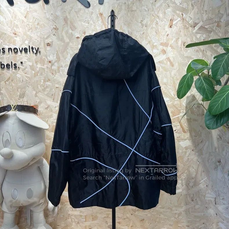 Louis Vuitton Louis Vuitton Black dark print trench coat Size US L / EU 52-54 / 3 - 2 Thumbnail