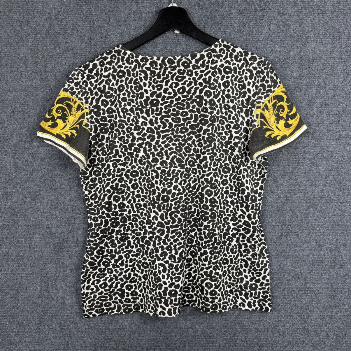 Versace women's short-sleeve t-shirt from the Versace Classic V2 Size M / US 6-8 / IT 42-44 - 6 Thumbnail