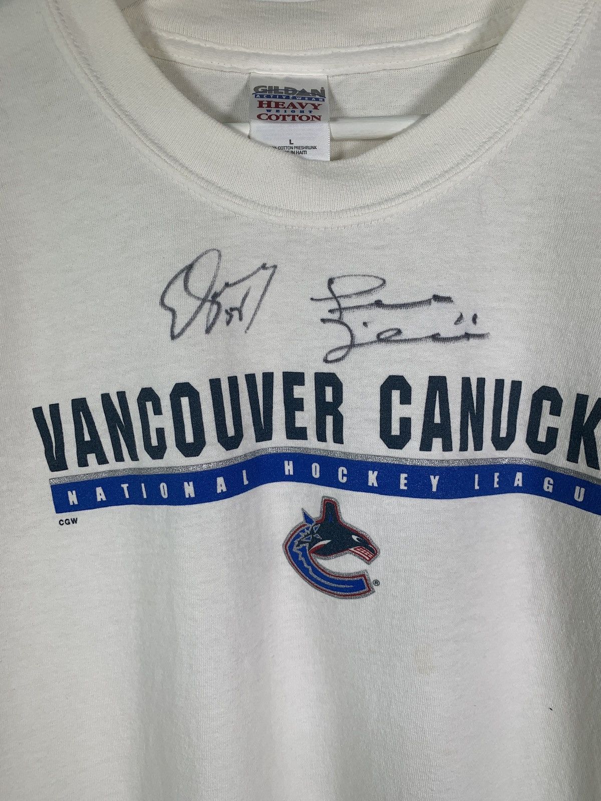 NHL × Vintage Vintage Vancouver Canucks T Shirt Autographed y2k 2000s 90s Size US L / EU 52-54 / 3 - 1 Thumbnail
