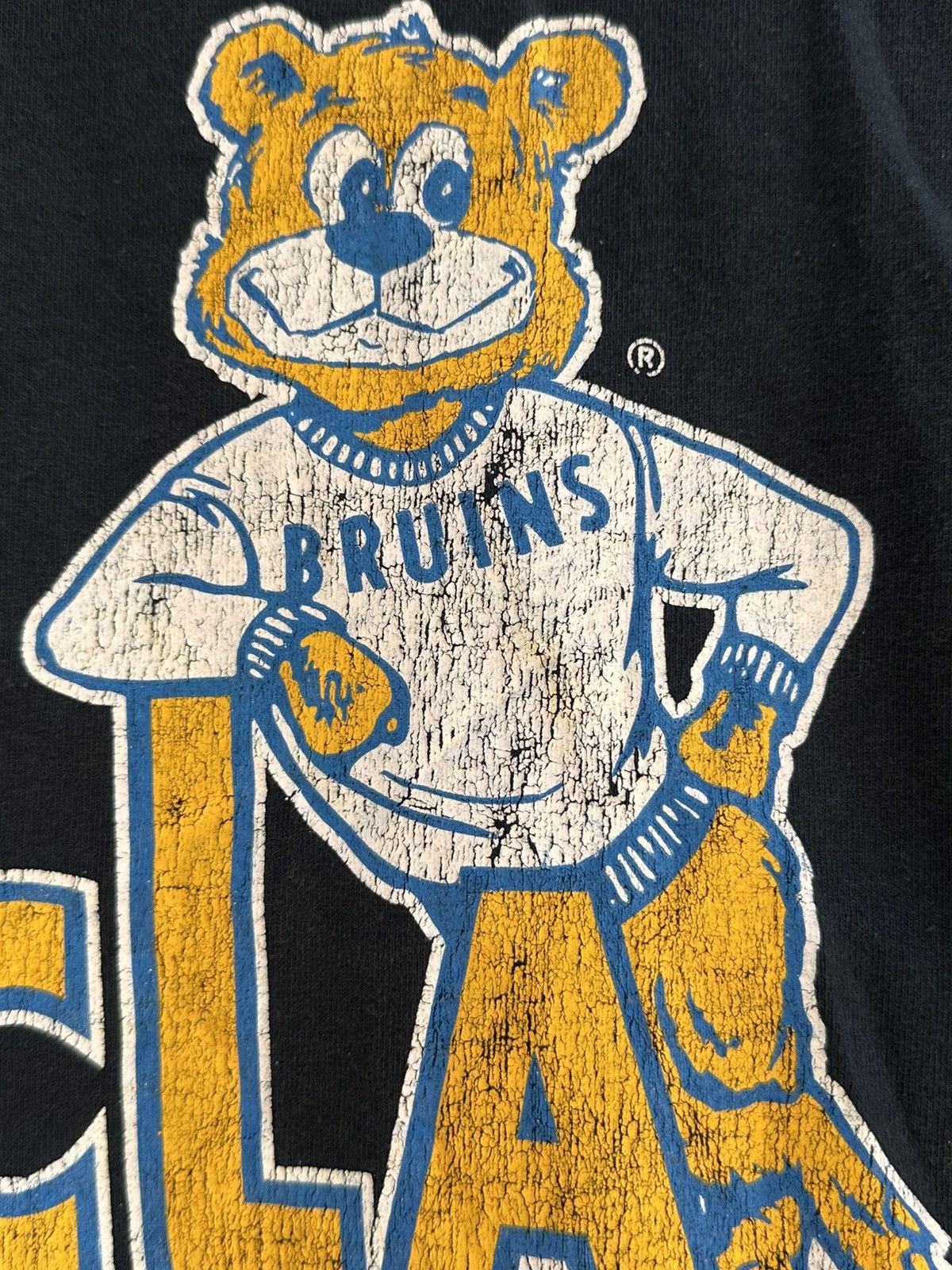 Champion Vintage Champion UCLA Bruins Bear Faded Usa Tee Size US L / EU 52-54 / 3 - 3 Thumbnail