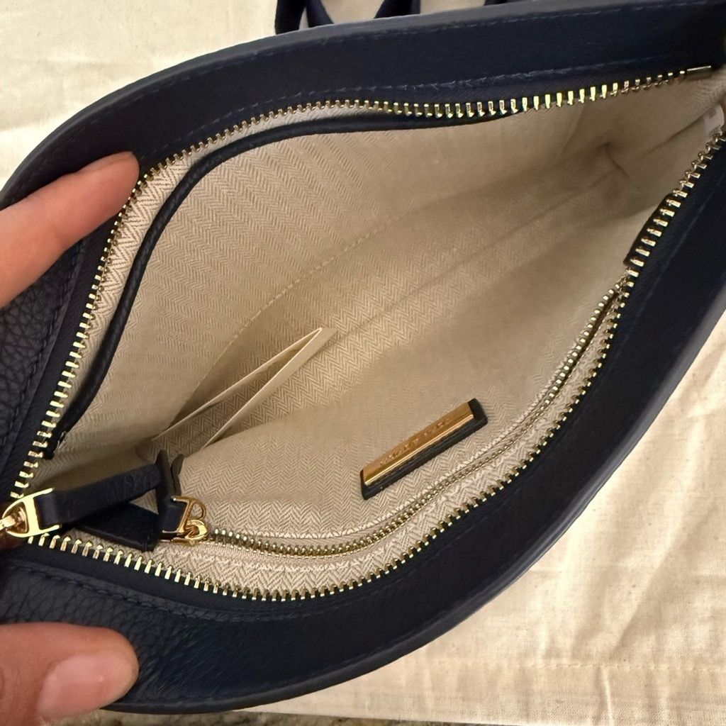 Tory Burch New Tory Burch BLAKE SWINGPACK TORY NAVY Size ONE SIZE - 4 Thumbnail