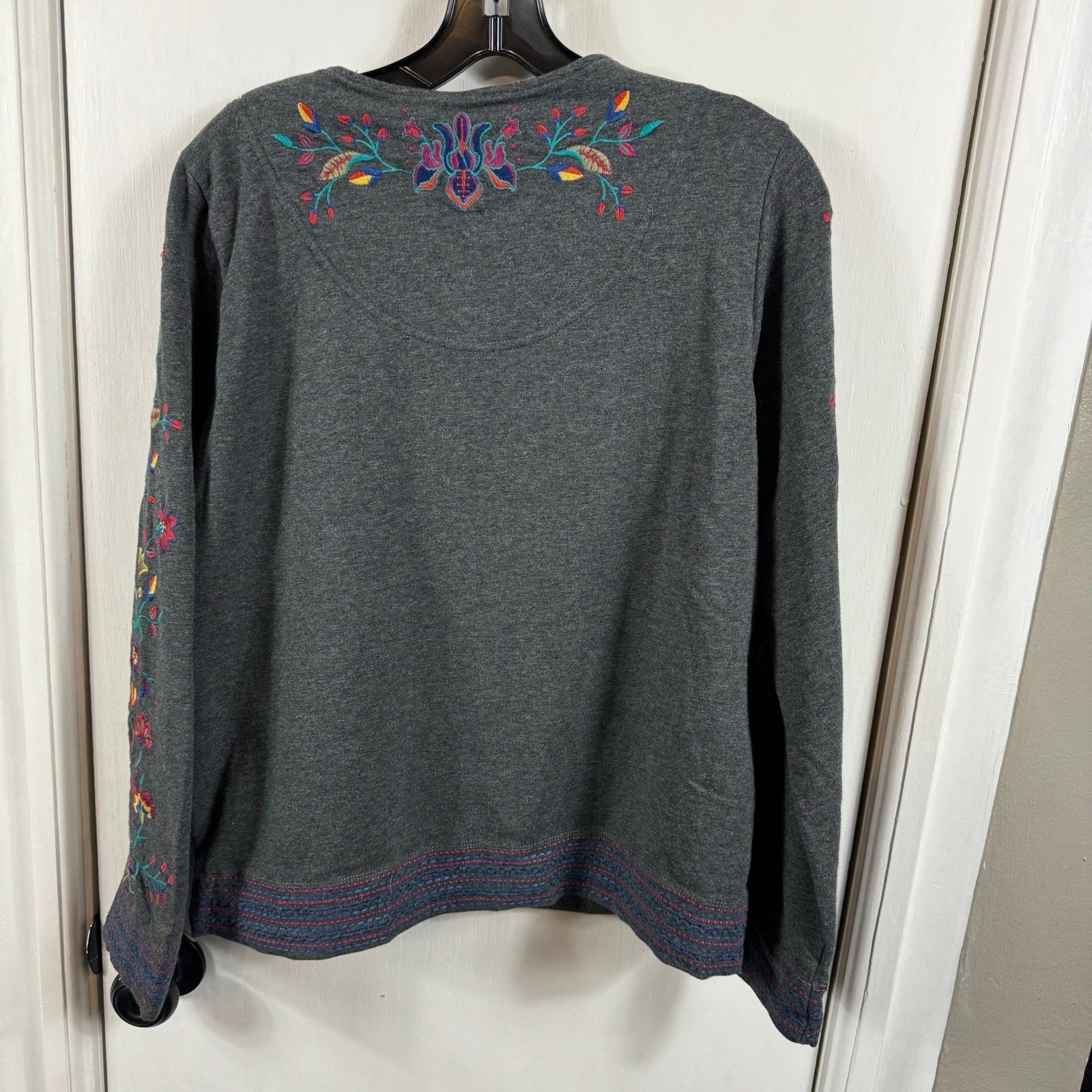 Johnny Was Johnny Was gray floral embroidered cardigan hook closure. Size M / US 6-8 / IT 42-44 - 7 Thumbnail