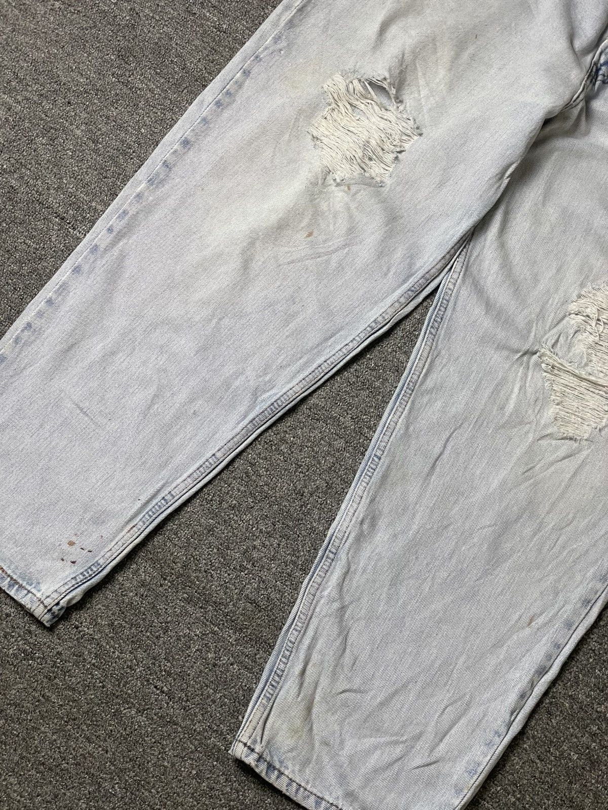Levi's × Vintage Levis 560 Comfort Fit Ripped Jeans (106) Size US 36 / EU 52 - 2 Thumbnail