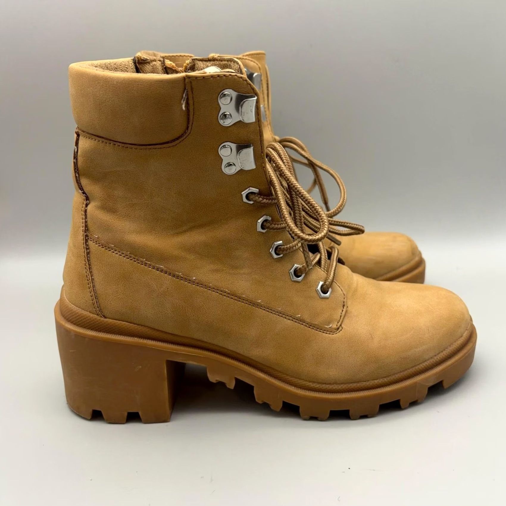 Vintage Madden Girl Boots Womens 8.5 Brown Ankle Combat Lug Sole Block Heel Casual Fall Womens Boots Size US 9 / IT 39 - 6 Thumbnail