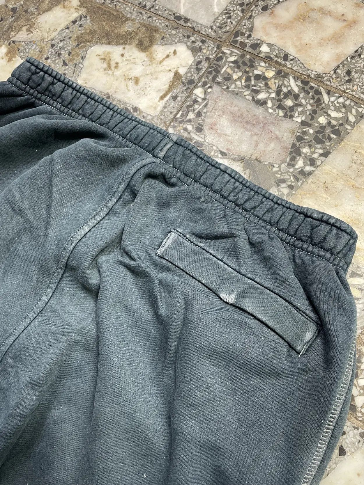 Nike VINTAGE NIKE WASHED 90S RETRO SPORTSWEAR BLACK SWEAT PANTS Size US 34 / EU 50 - 8 Thumbnail